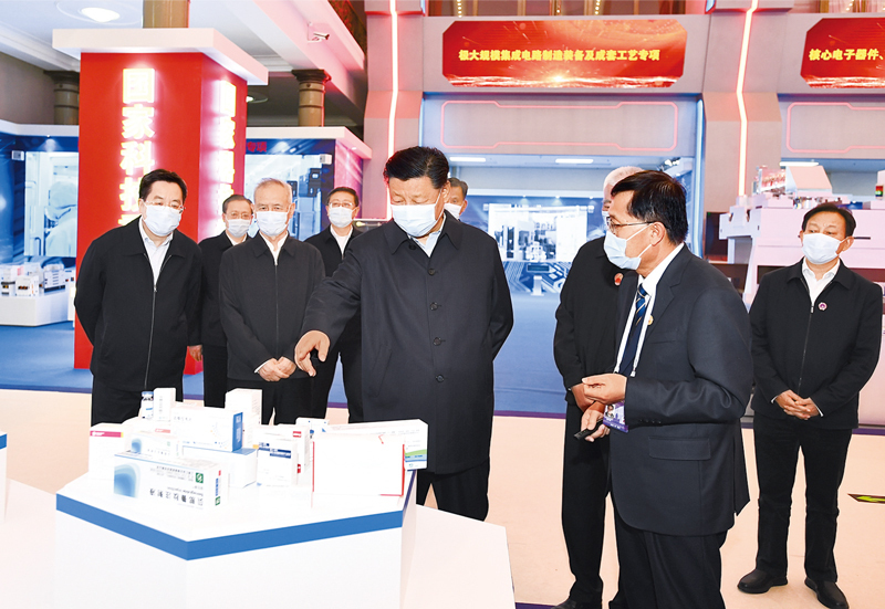 2021年10月26日，中共中央總書記、國家主席、中央軍委主席習近平在北京展覽館參觀國家“十三五”科技創新成就展。 新華社記者 謝環馳/攝